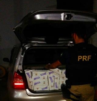 PRF apreende mais de 11 mil ma&ccedil;os de cigarros em Rio Grande