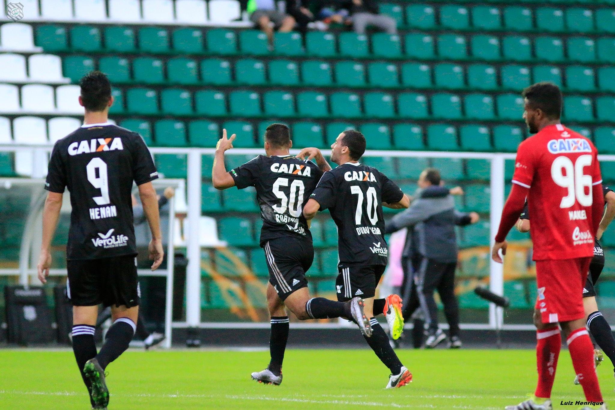 Figueirense goleou o N&aacute;utico em casa
