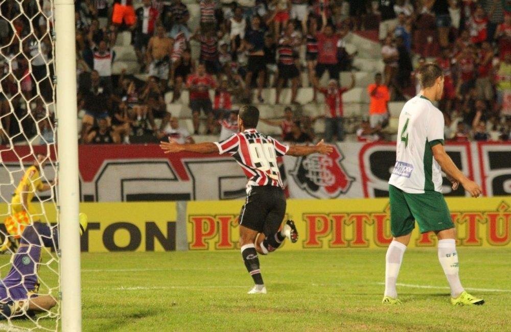 Com a vit&oacute;ria, o Santa Cruz chegou aos seis pontos, ocupando as primeiras posi&ccedil;&otilde;es