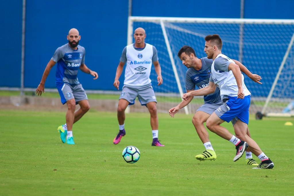Embalado, Gr&ecirc;mio encara Atl&eacute;tico-PR e busca primeira vit&oacute;ria fora de casa