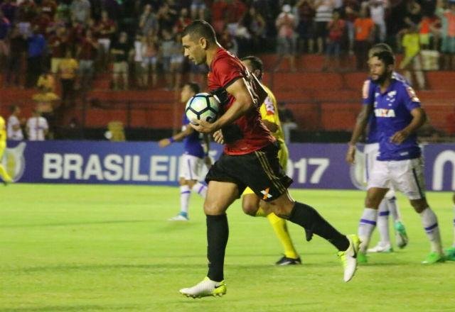 Diego Souza marcou o gol do Sport