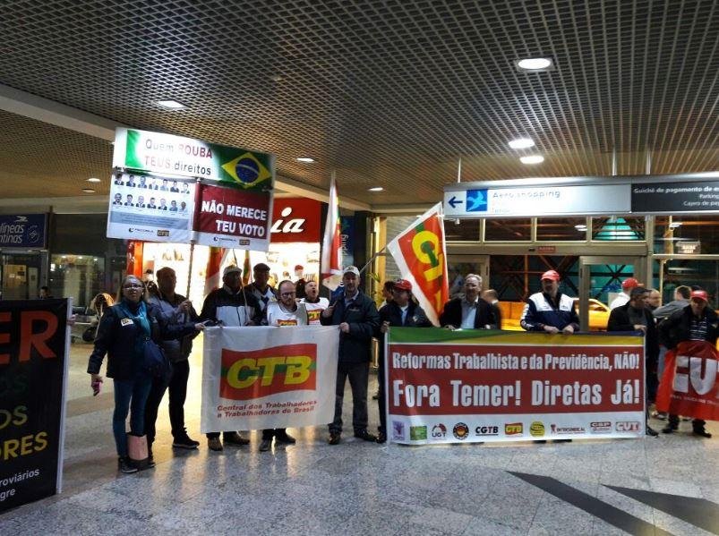 Manifesta&ccedil;&atilde;o exigiu ren&uacute;ncia do presidente e elei&ccedil;&otilde;es diretas