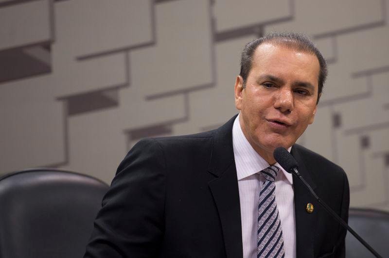 Ata&iacute;des Oliveira come&ccedil;ou a coletar nesta segunda as assinaturas