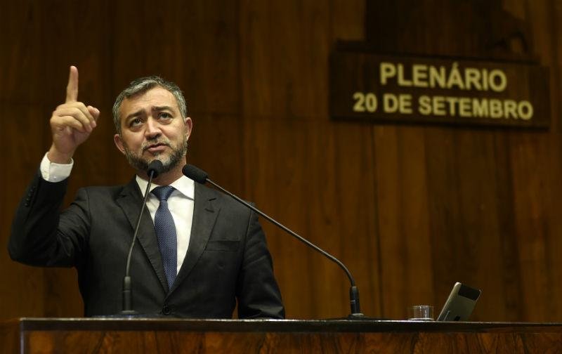 Pretto prega crit&eacute;rio e transpar&ecirc;ncia sobre impeachment contra Sartori