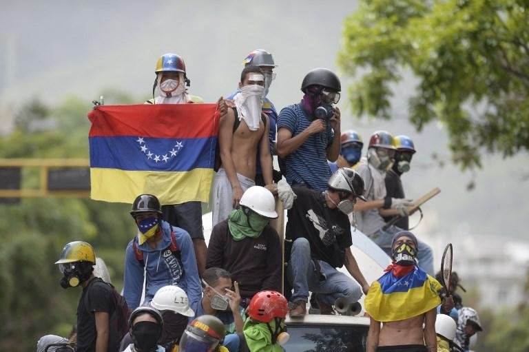 Oposi&ccedil;&atilde;o venezuelana desafia Maduro pela oitava semana