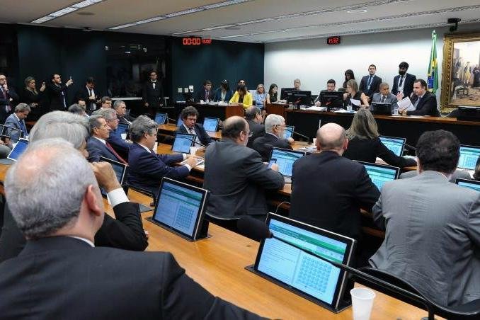 Base aliada tentou obstruir o andamento da reuni&atilde;o