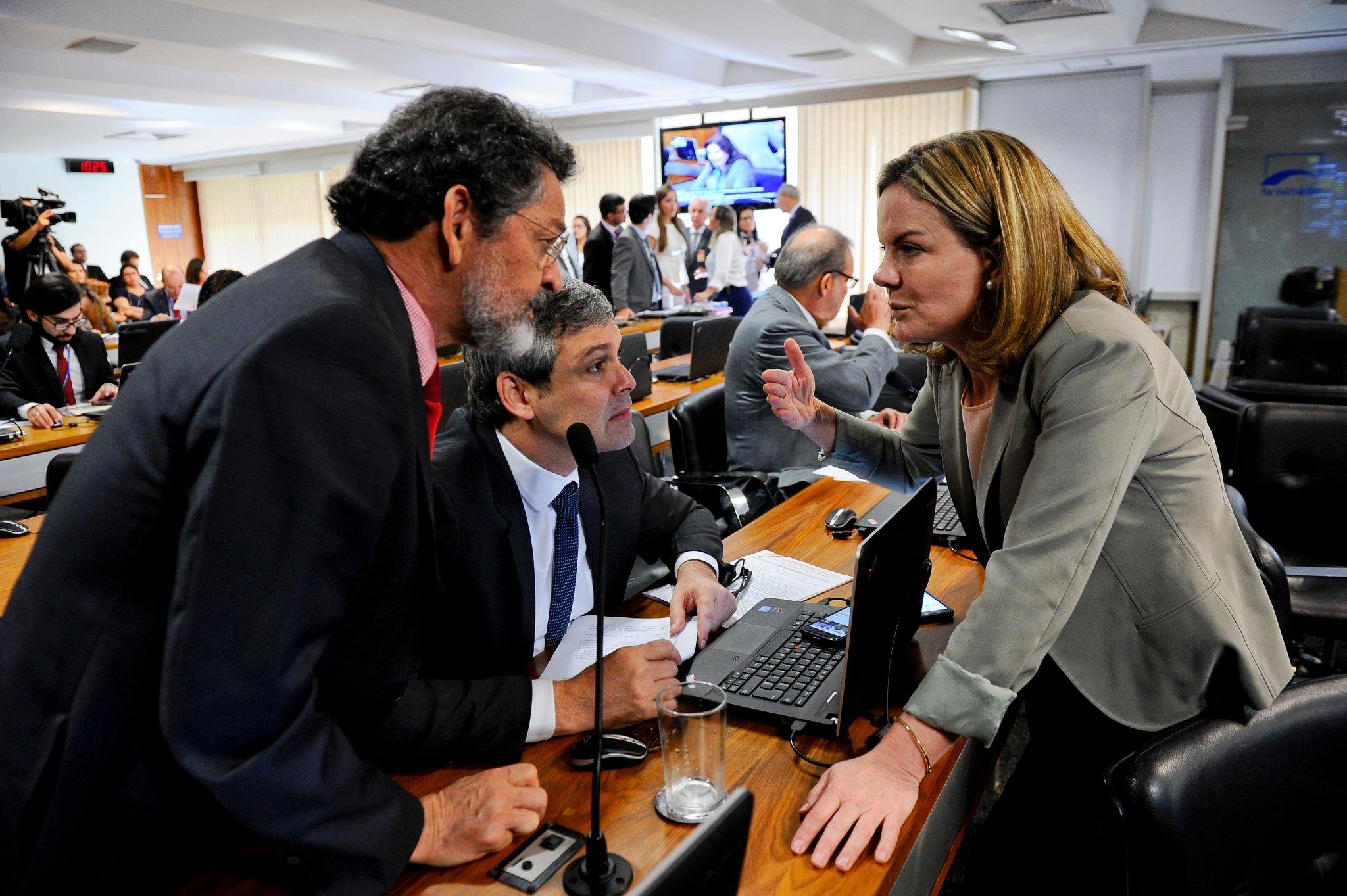 Senadores de oposi&ccedil;&atilde;o defendem a aprova&ccedil;&atilde;o da PEC das Diretas