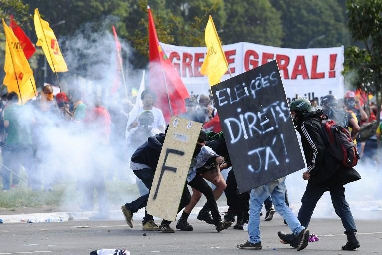 Protesto foi marcado por pancadaria e inc&ecirc;ndios 