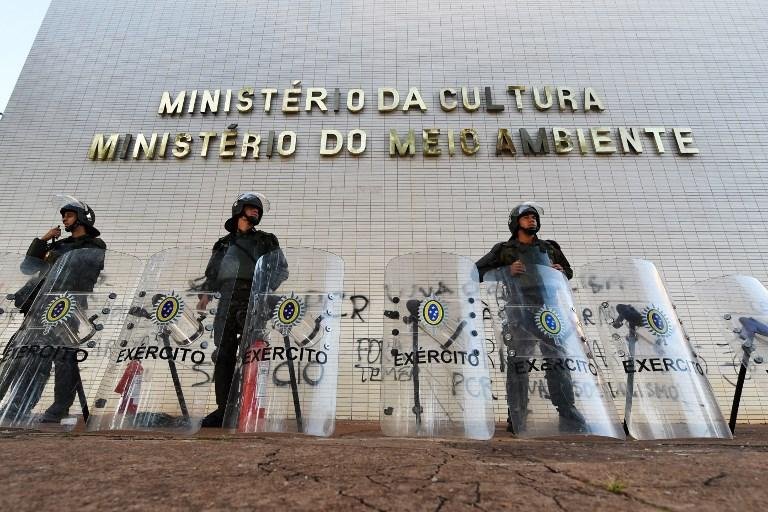 Temer revoga decreto que autoriza Ex&eacute;rcito na Esplanada