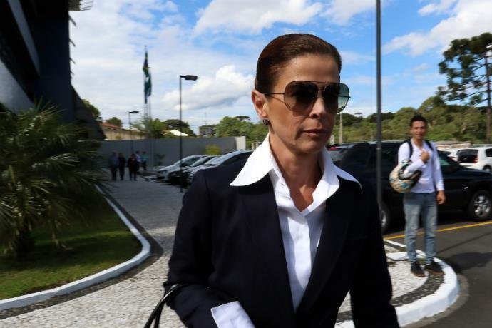 Moro confisca R$ 640 mil de Cl&aacute;udia Cruz 