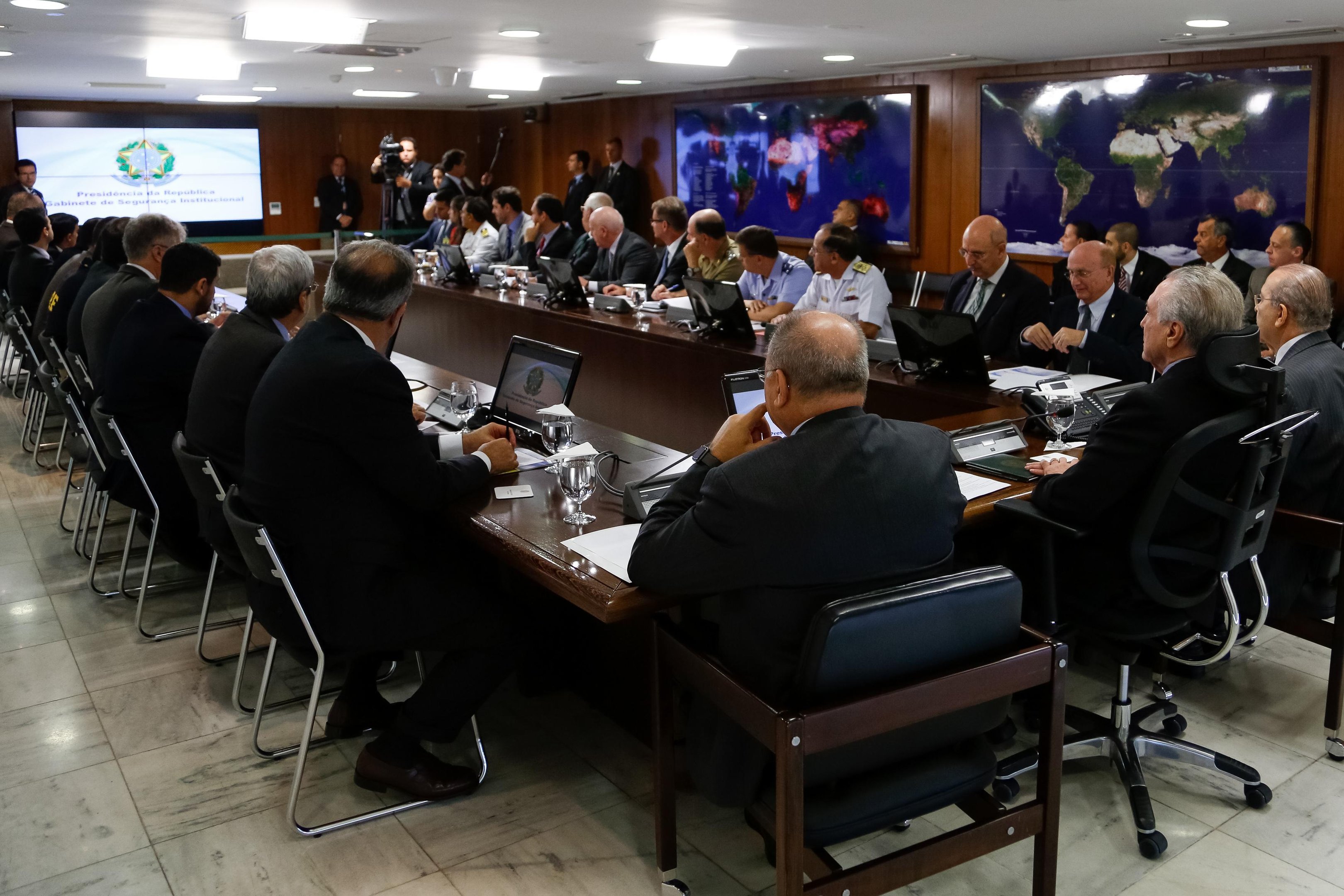 Tamb&eacute;m deve ser abordado integra&ccedil;&atilde;o entre &oacute;rg&atilde;os de intelig&ecirc;ncia, de seguran&ccedil;a p&uacute;blica e as For&ccedil;as Armadas