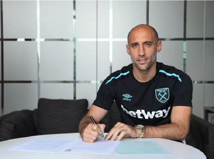 Zabaleta assina com West Ham ap&oacute;s deixar City