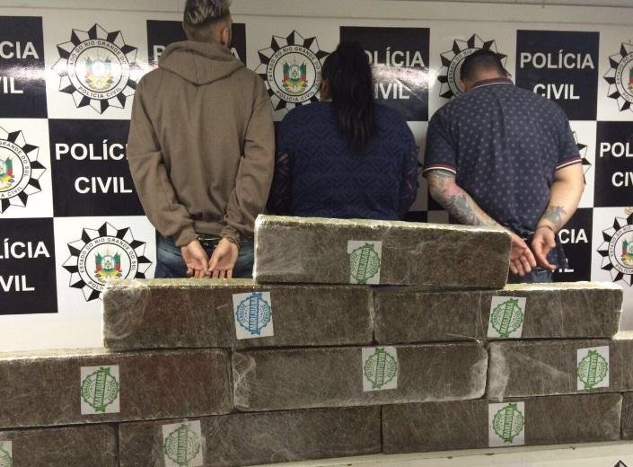 Trio &eacute; preso com 14 quilos de maconha em Gravata&iacute;	