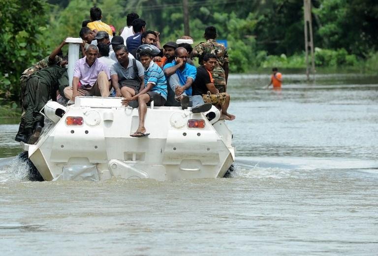 Inunda&ccedil;&otilde;es e deslizamentos deixam mais de 100 mortos no Sri Lanka