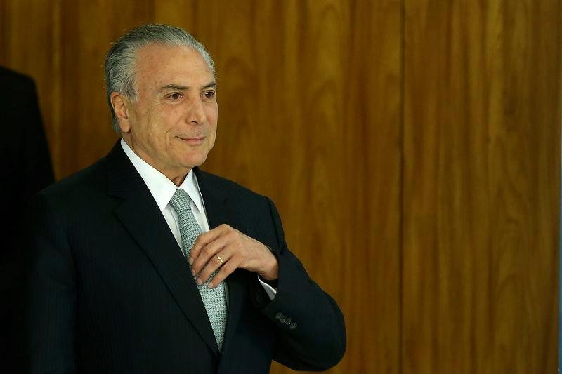 Temer recebe ministros do PSDB, Sarney e Moreira Franco no Jaburu 
