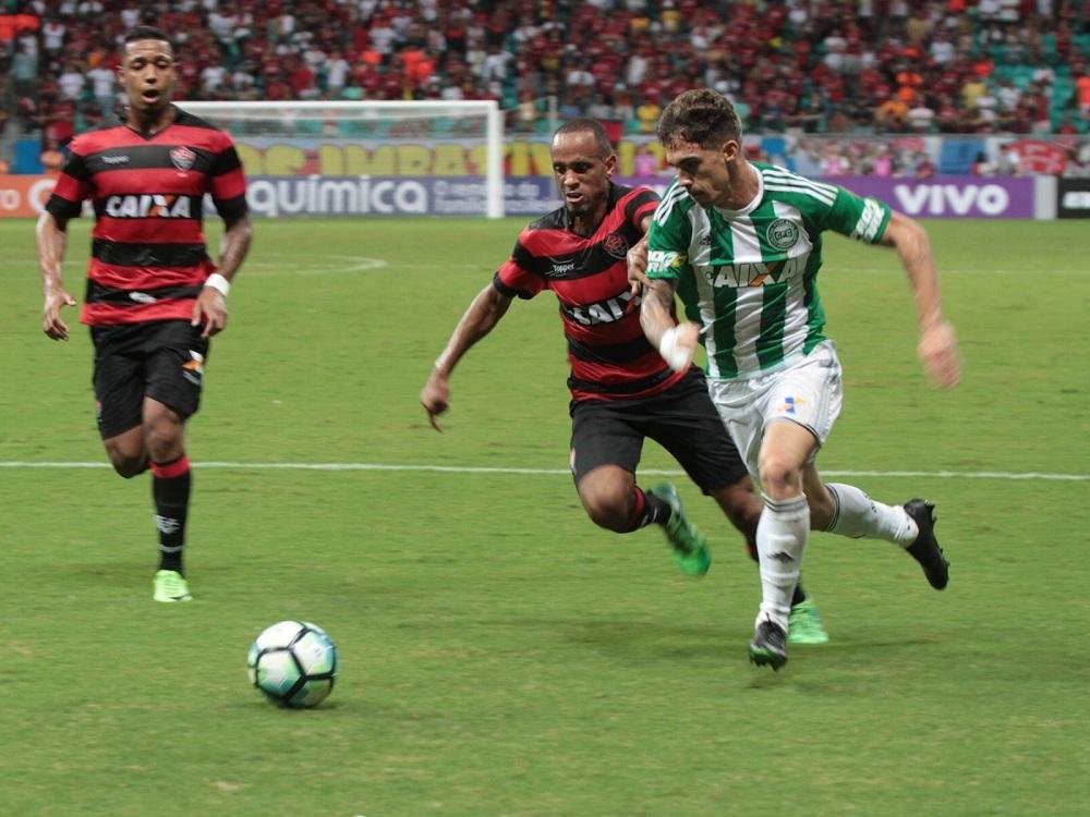 Coritiba bate Vit&oacute;ria e vira vice-l&iacute;der do Brasileir&atilde;o 