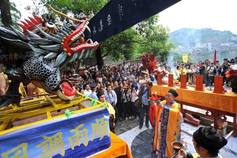 Festa &eacute; celebrada em mem&oacute;ria do poeta chin&ecirc;s Qu Yuan