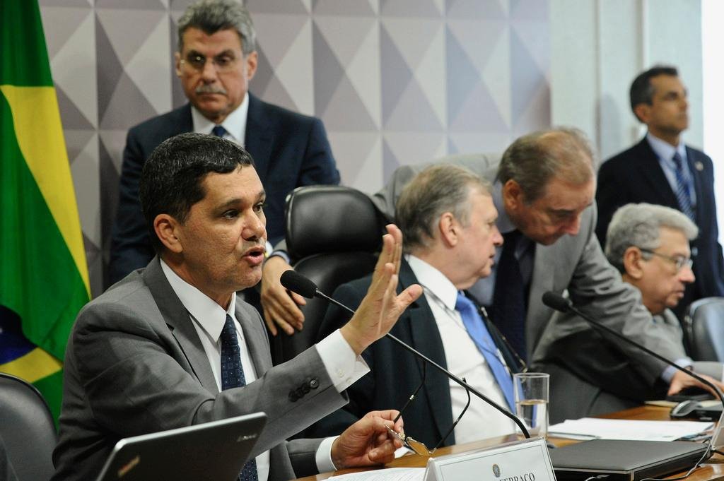 Senador Ferra&ccedil;o quer que vetos sejam avaliados por Michel Temer
