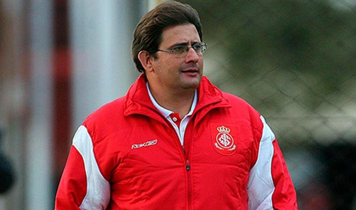 Guto Ferreira assinou contrato at&eacute; dezembro, com renova&ccedil;&atilde;o por mais um ano