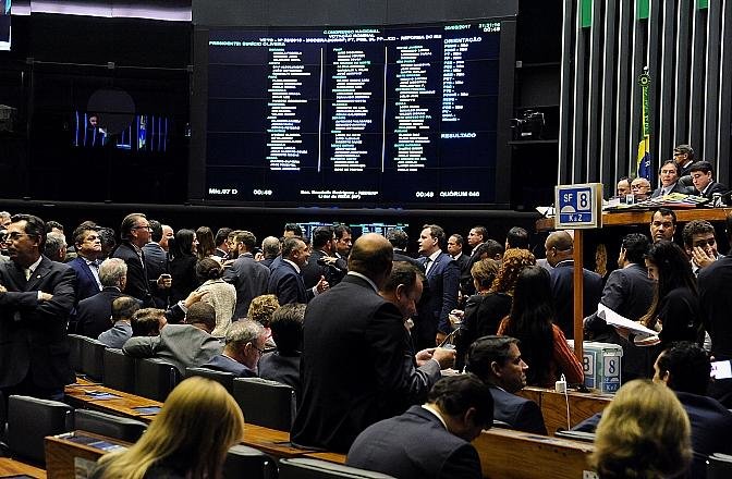 Deputados rejeitaram por 371 votos a 6, e os senadores, por 49 votos a 1