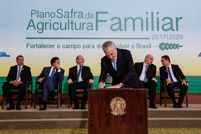 Temer anuncia R$ 30 bilh&otilde;es para agricultura familiar