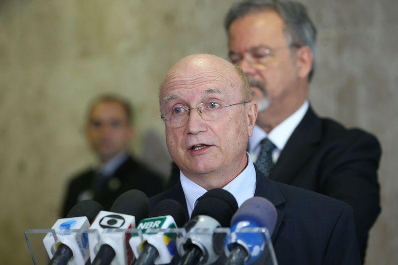 Em carta, Serraglio diz que Temer sofreu press&otilde;es de "tr&ocirc;pegos estrategistas" 