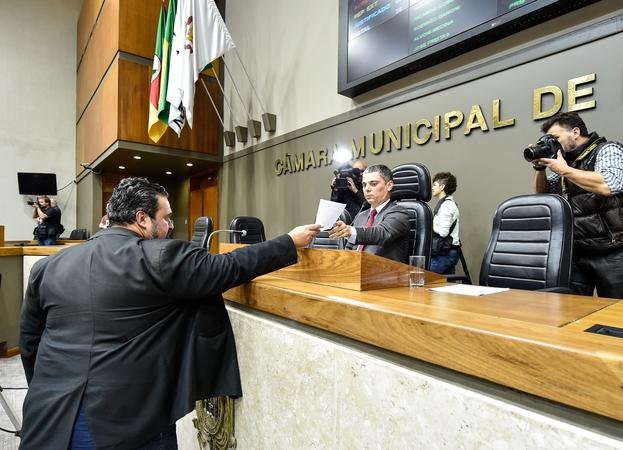C&acirc;mara retira vota&ccedil;&atilde;o de projeto sobre reposi&ccedil;&atilde;o autom&aacute;tica