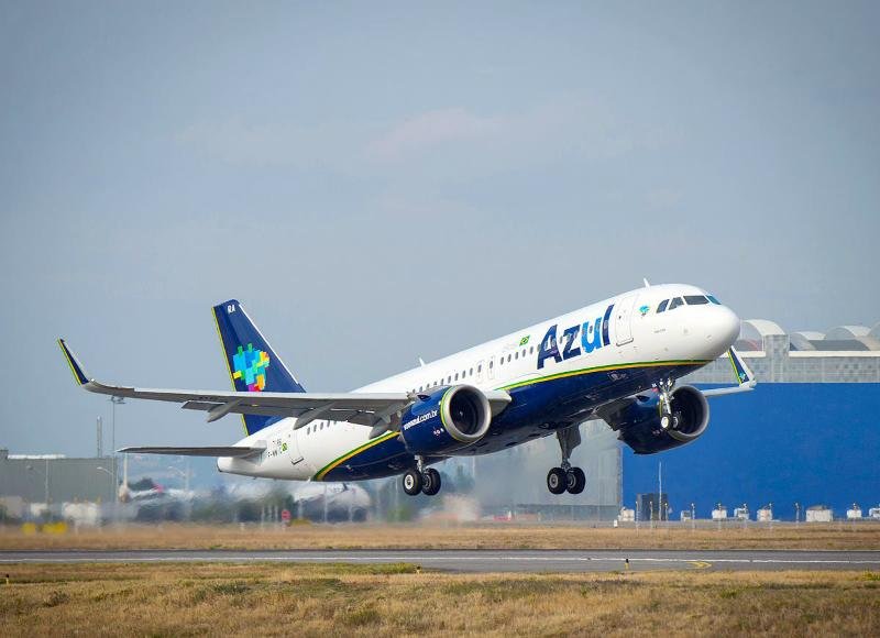 Azul come&ccedil;a a oferecer passagem com desconto para quem n&atilde;o despachar bagagem