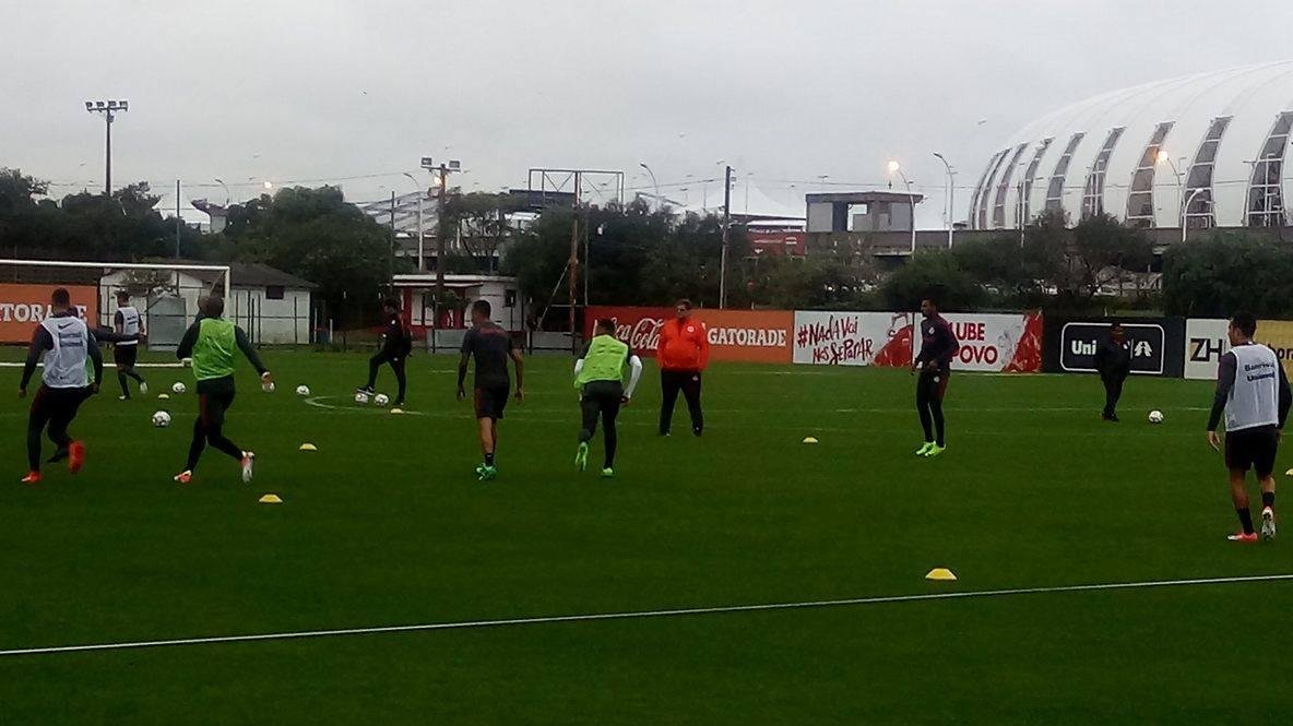 &Eacute; poss&iacute;vel que o treinador altere o esquema da equipe para o 4-2-3-1