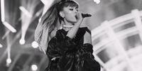 Ariana Grande retoma turnê com show em Paris no dia 7