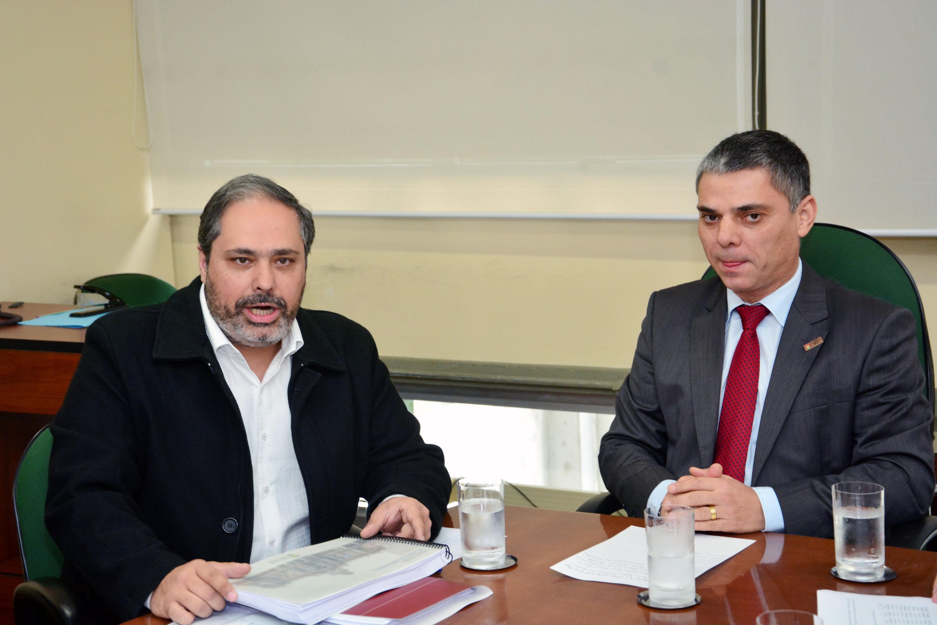 Plano Plurianual foi entregue pelo vice-prefeito Gustavo Paim