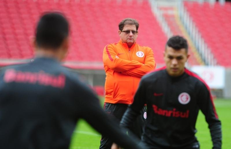 Guto Ferreira decidiu poupar jogadores desgastados para o jogo de ter&ccedil;a-feira