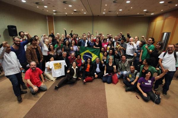 Coletivo de movimentos sociais e partidos da oposi&ccedil;&atilde;o defende sa&iacute;da de Temer e elei&ccedil;&otilde;es diretas