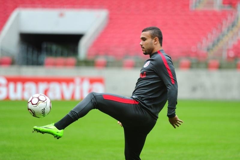 Guto poupa titulares do Inter contra Figueirense