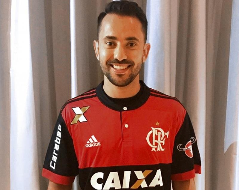 Flamengo conclui transfer&ecirc;ncia e anuncia a contrata&ccedil;&atilde;o do meia &Eacute;verton Ribeiro