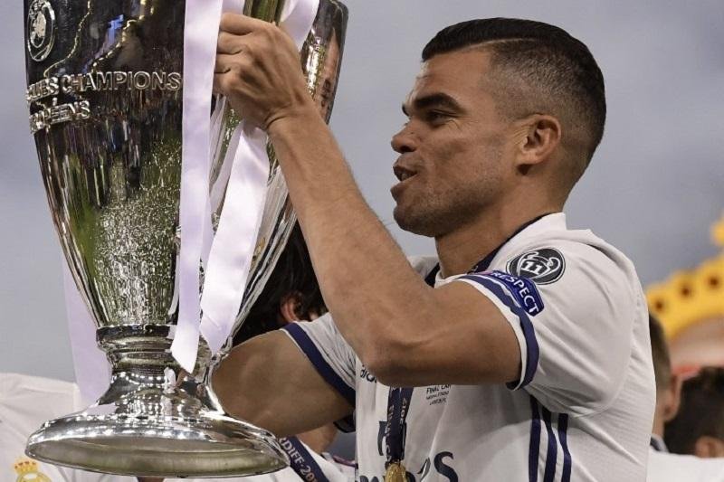 Zagueiro Pepe anuncia que ir&aacute; deixar Real Madrid Madri