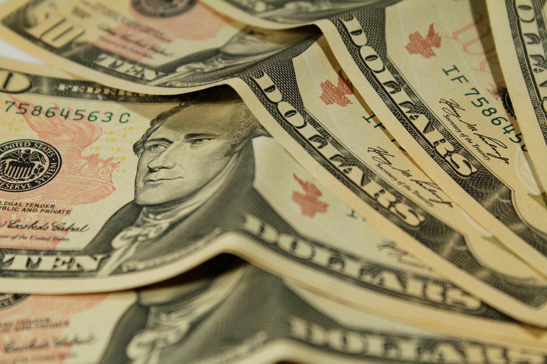 Moeda &agrave; vista terminou o dia cotado a R$ 3,2767