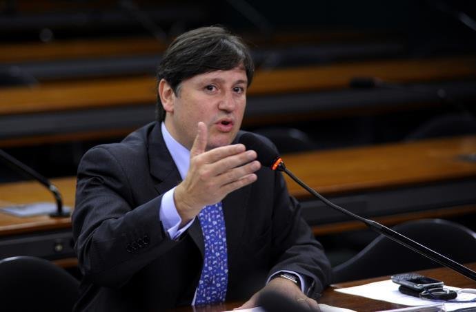Defesa pede que ex-deputado n&atilde;o seja transferido, n&atilde;o tenha a cabe&ccedil;a raspada e passa por uma audi&ecirc;ncia de cust&oacute;dia