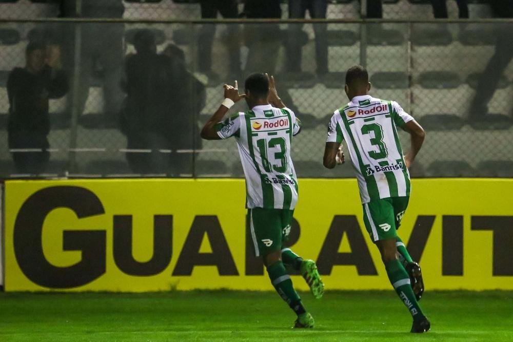 Vin&iacute;cius, aos 41 minutos do segundo tempo, marcou o &uacute;nico gol da partida