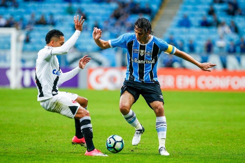 Geromel est&aacute; fora da partida contra Chapecoense
