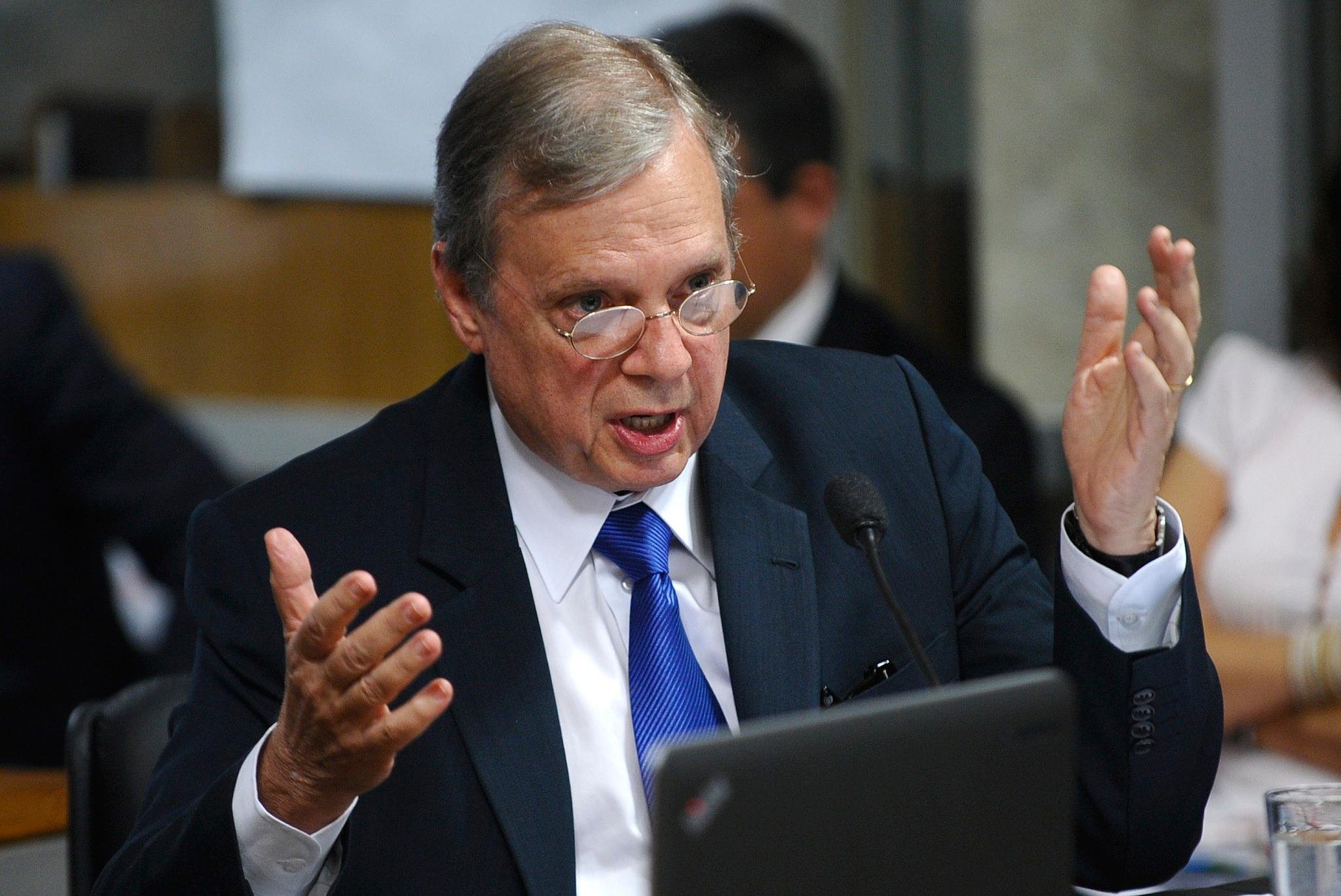 Senador Tasso Jereissati, presidente da sigla, ampliou o "col&eacute;gio eleitoral" que se reunir&aacute; para definir posi&ccedil;&atilde;o da legenda 