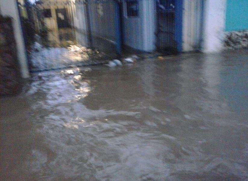 Ao menos tr&ecirc;s unidades foram afetadas pela chuva na manh&atilde; desta quinta-feira
