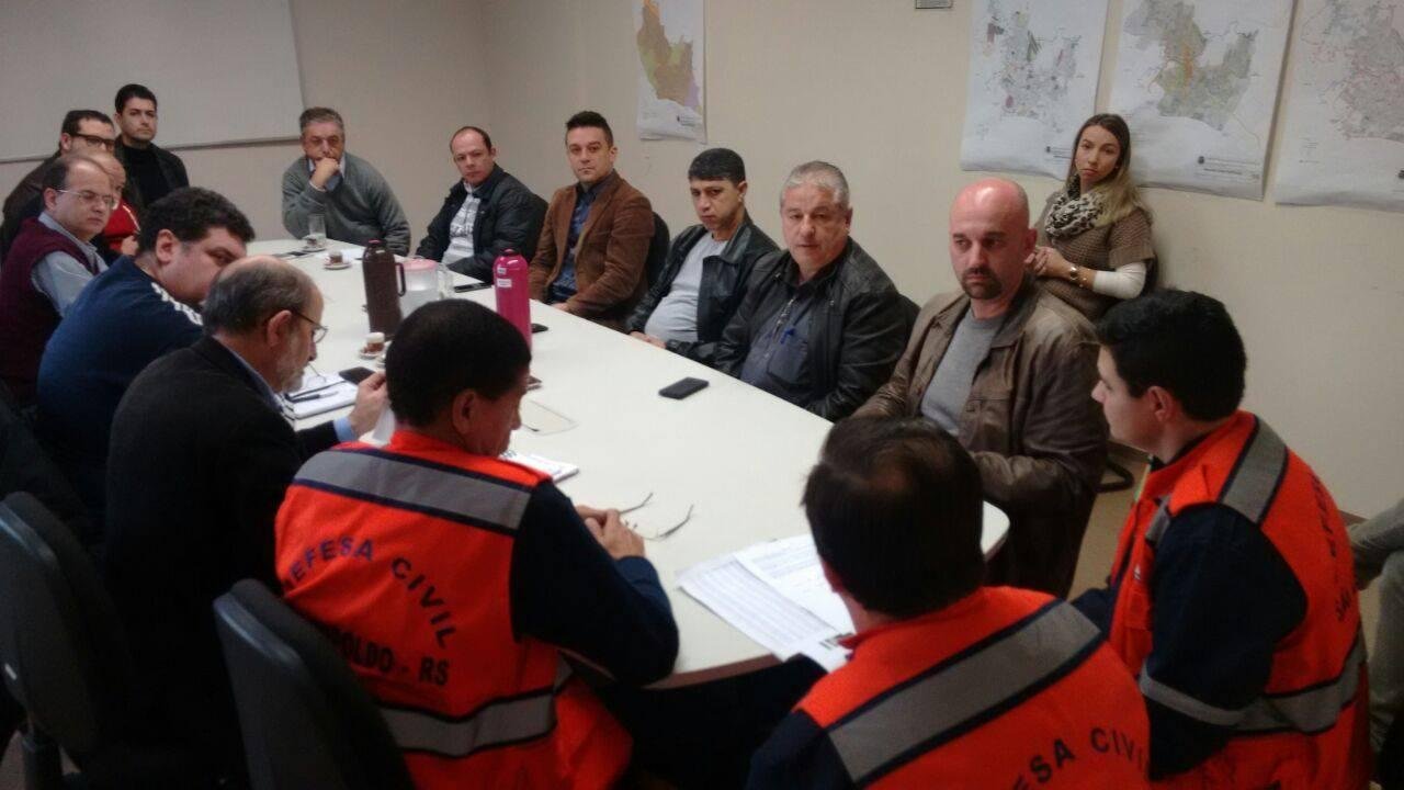 Prefeitura de S&atilde;o Leopoldo convocou reuni&atilde;o com 11 secret&aacute;rios municipais e a Defesa Civil ap&oacute;s r&aacute;pido aumento do Rio dos Sinos 
