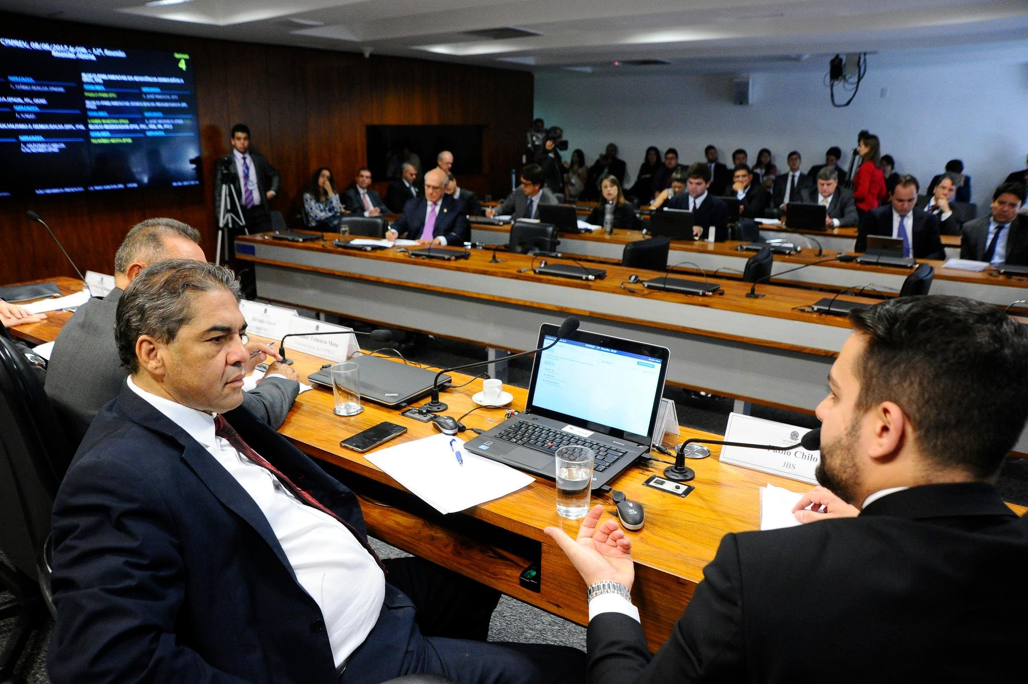 Senadores questionam sobre d&iacute;vida com INSS e JBS vira alvo da CPI da Previd&ecirc;ncia