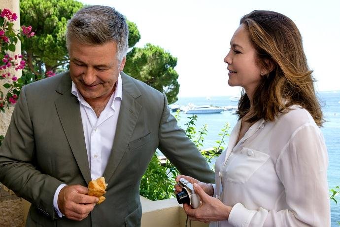 Alec Baldwin e Diane Lane interpretam diretor de cinema e esposa no longa