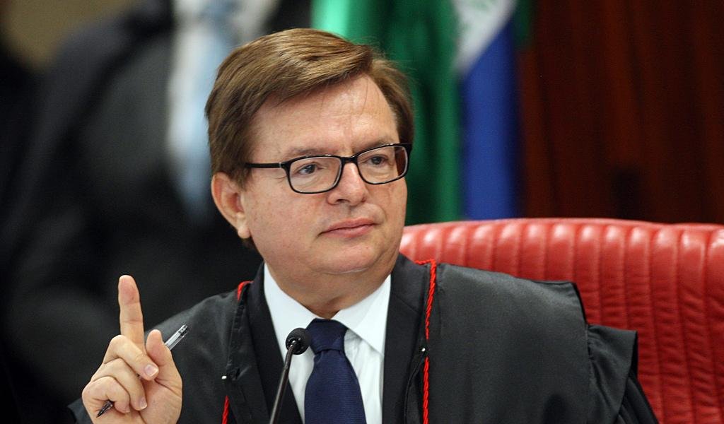 Sess&atilde;o foi suspensa ap&oacute;s in&iacute;cio da leitura do voto de Herman Benjamin e ser&aacute; retomada nesta sexta