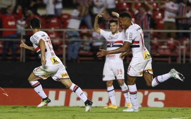 S&atilde;o Paulo bateu o Vit&oacute;ria por 2 a 0 no Morumbi