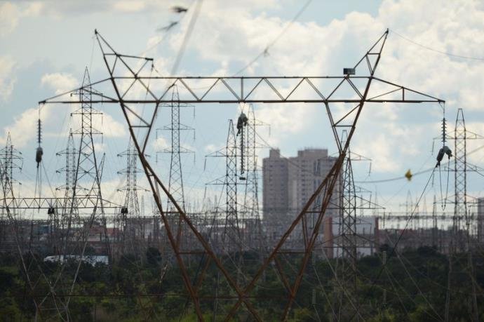 Conta de luz aumenta 8,98% no IPCA de maio e gera maior impacto de alta