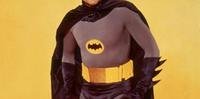 Morre Adam West, ator famoso pelo papel de Batman  