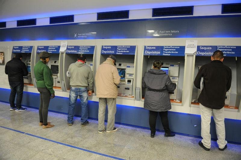 Caixa abrir&aacute; mais cedo na segunda, ter&ccedil;a e quarta-feira